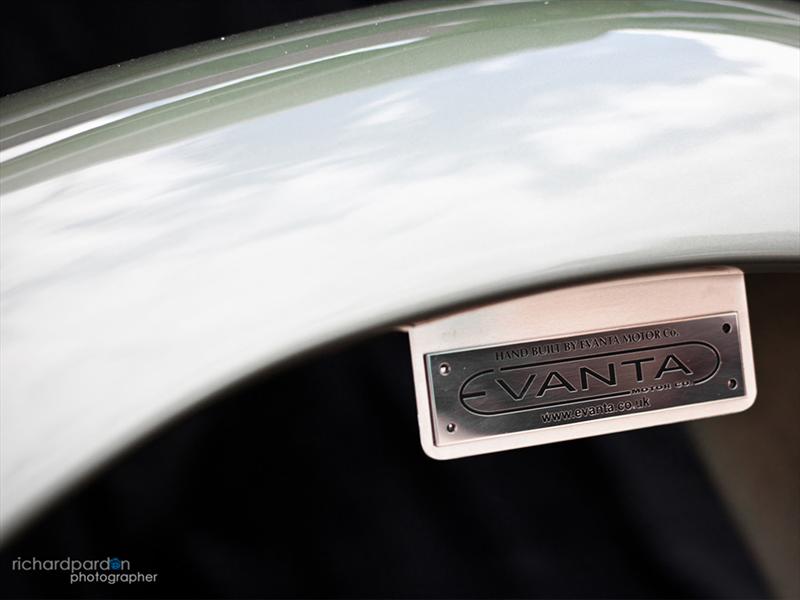 Aston Martin DBR1/2 de tamaño real para armar