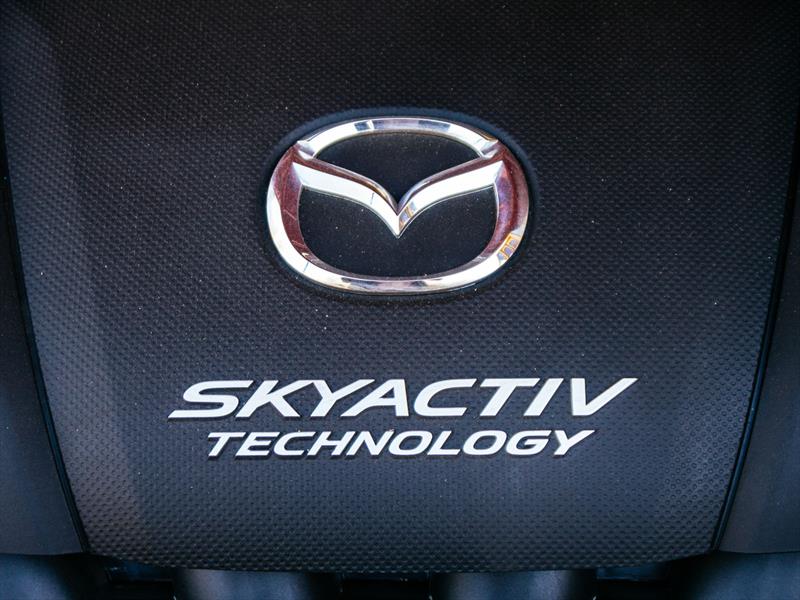 Mazda3 sedán 2014