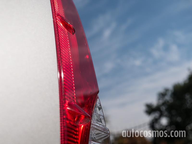 Prueba al renovado Toyota Etios 2016