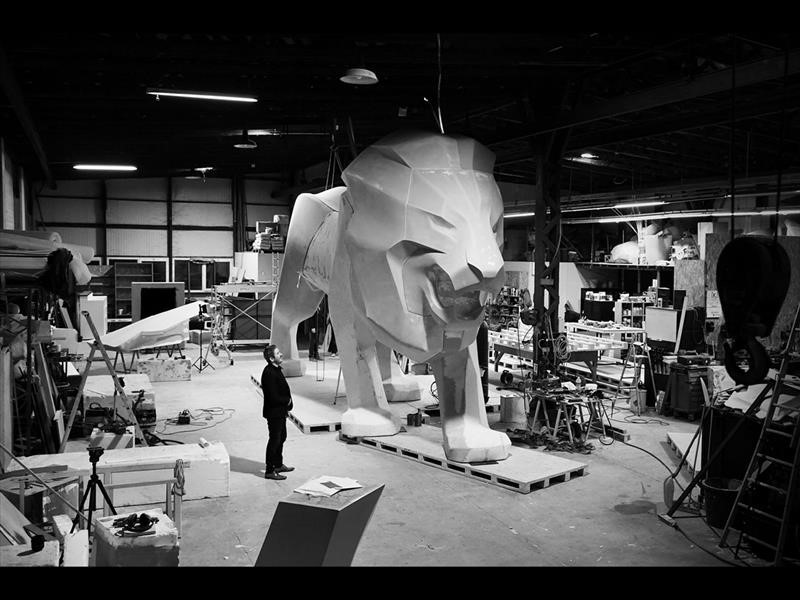 Escultura de Peugeot en Ginebra