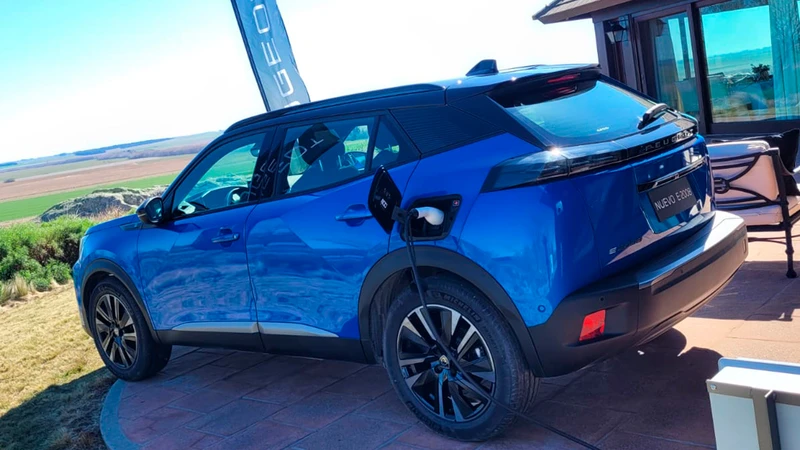 Peugeot E-2008 en Argentina