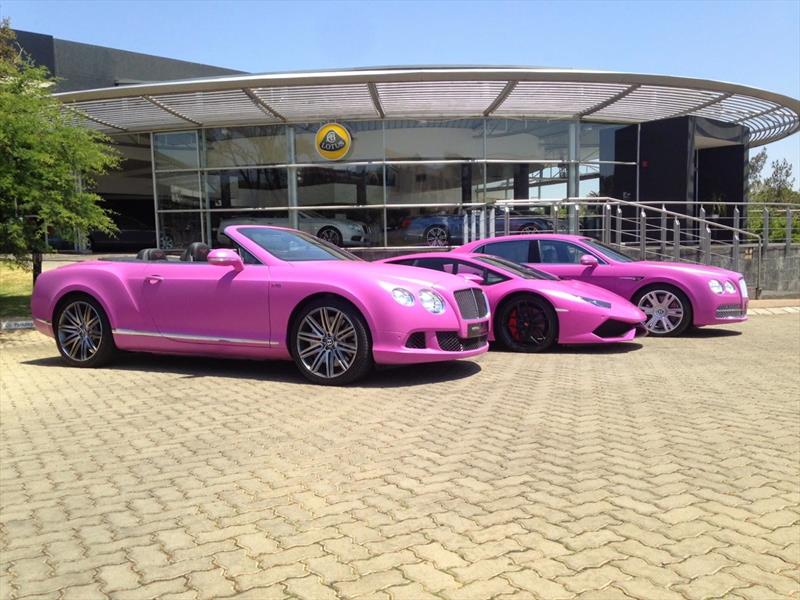 Pintan de rosa un Lamborghini y dos Bentley 