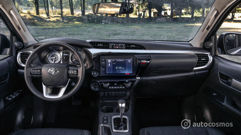 Mitsubishi L200 2021 VS Toyota Hulix 2021