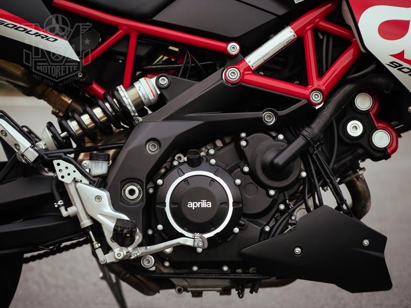 Aprilia Dorsoduro 900