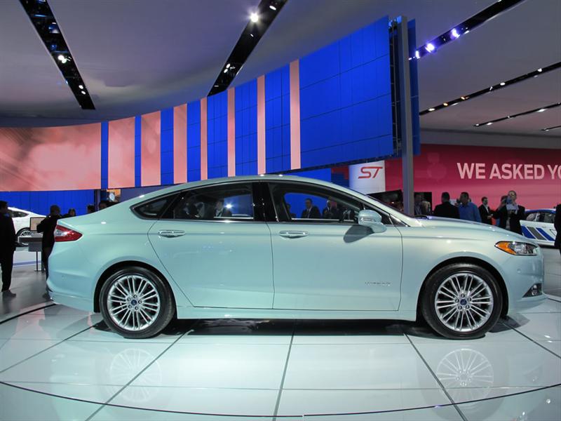 Ford Fusion Hybrid 2013 en el Salón de Detroit