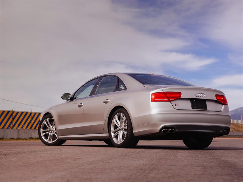 Audi S8 2014