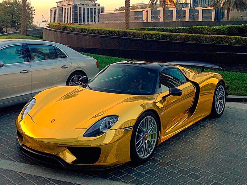 Porsche 918 Spyder color dorado