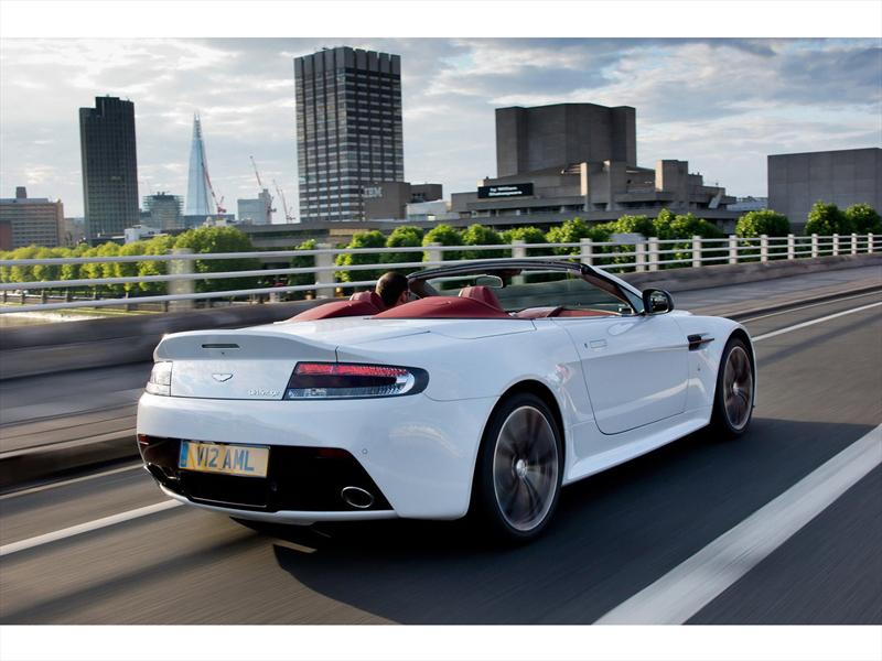 Aston Martin V12 Vantage Roadster