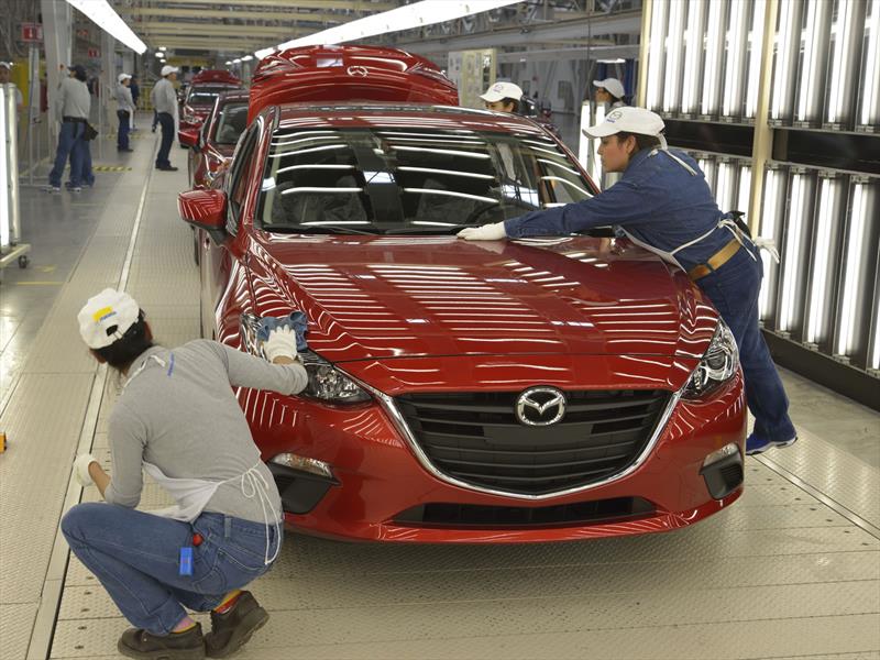 Mazda inaugura su planta en México
