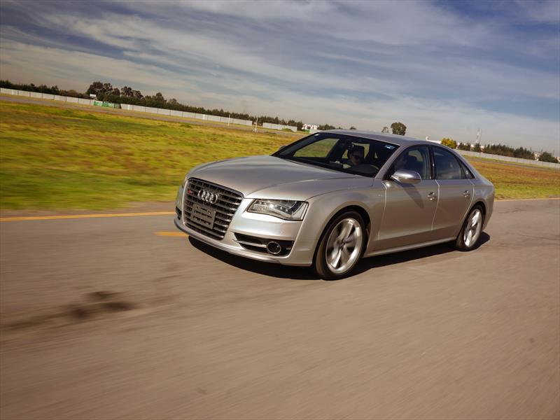 Audi S8 2014