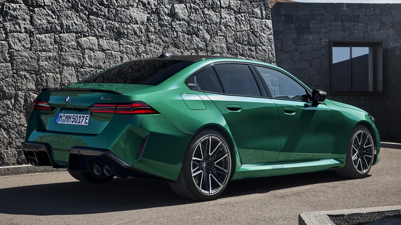 BMW M5 2025 (G90)