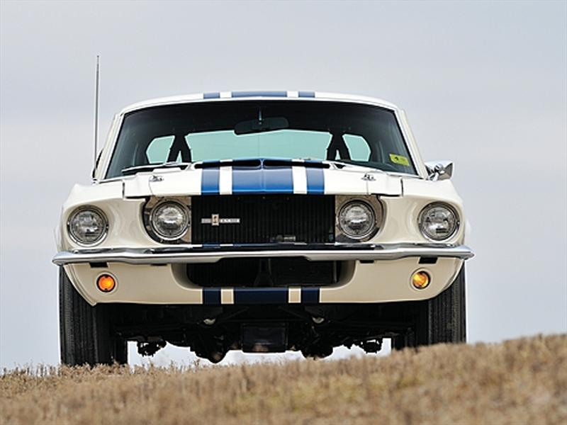 Shelby GT Super Snake 1967 de USD $1.3 millones