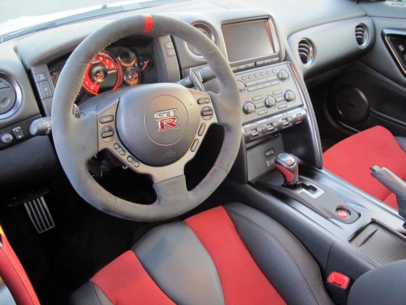 Nissan GT-R NISMO 2014, manejo en Japón