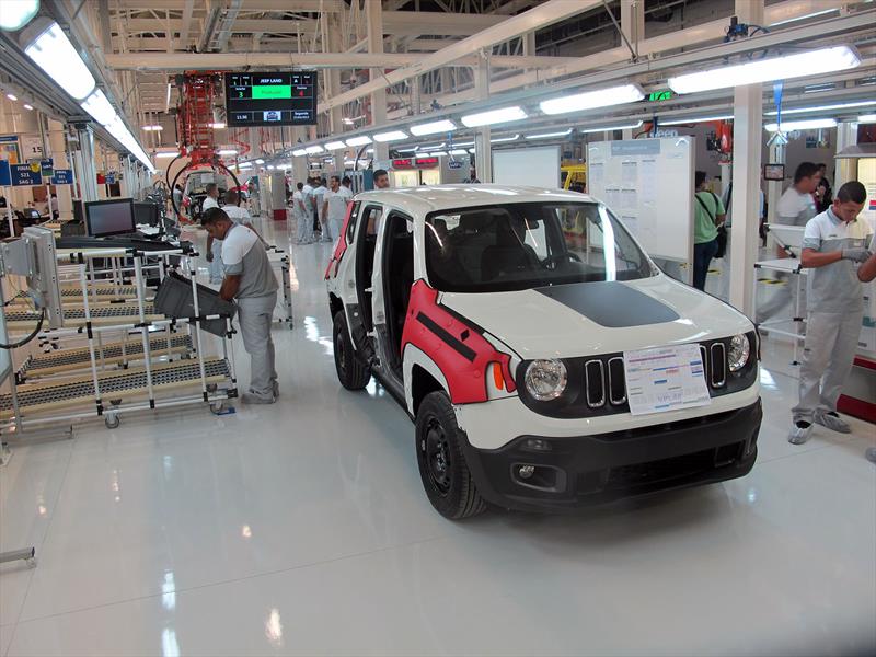 Jeep inaugura su fábrica en Brasil