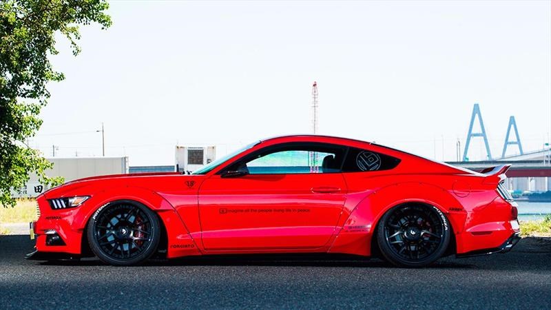 Ford Mustang por Liberty Walk