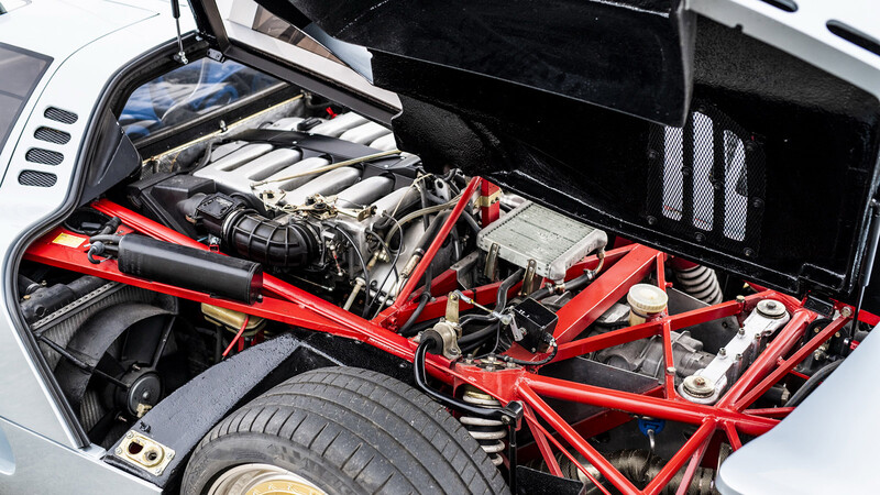 Isdera Commendatore 112i