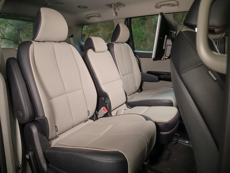 KIA Sedona 2019 VS Toyota Sienna 2018