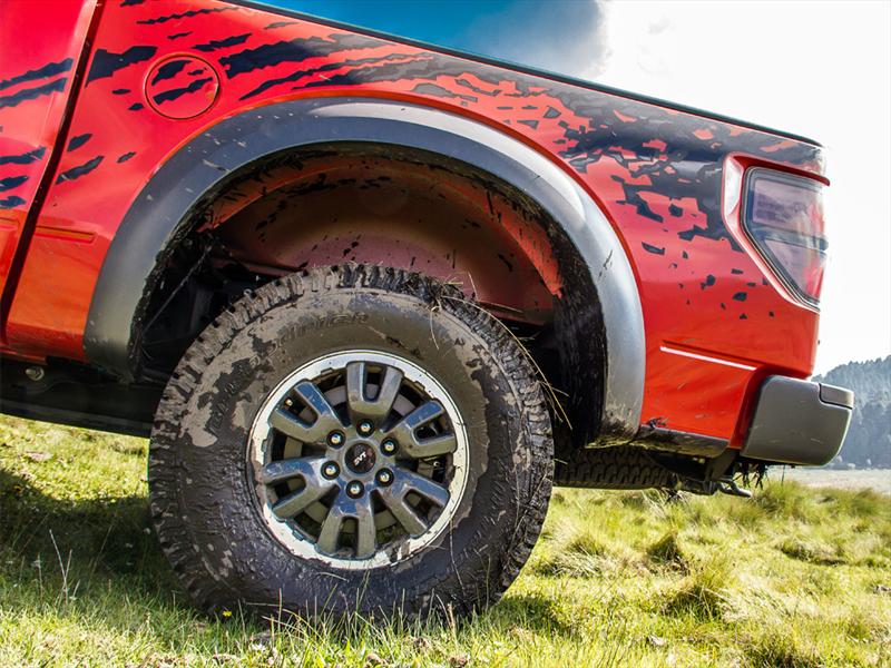 Ford F-150 SVT Raptor 2011