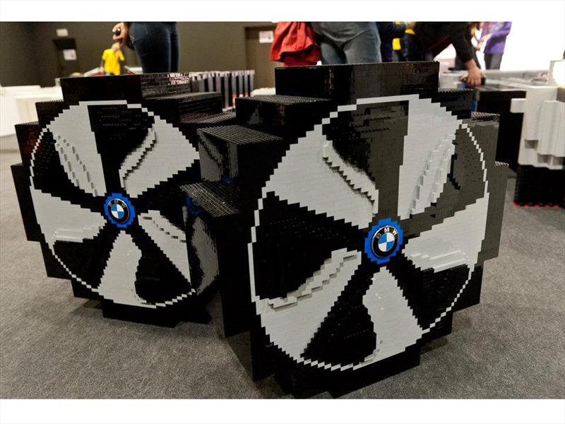 BMW i8 Concept construido con piezas de LEGO