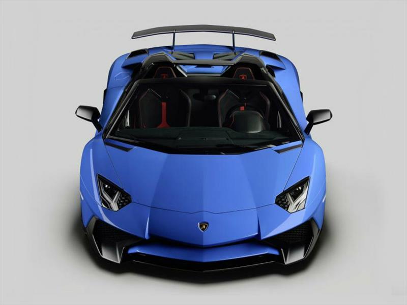 Lamborghini Aventador LP750-4 SV Roadster
