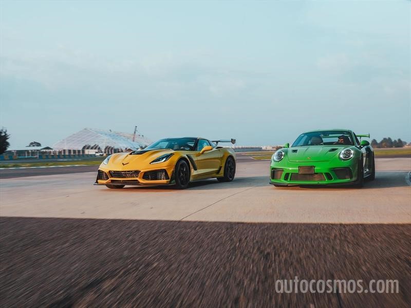Porsche 911 GT3 RS vs Chevrolet Corvette ZR1