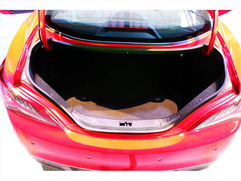 Hyundai Genesis Coupé 2012