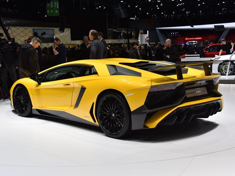 Lamborghini Aventador LP 750-4 SV