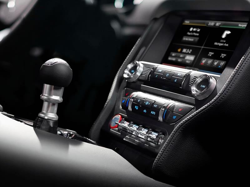 Ford Mustang 2015 se presenta en LA