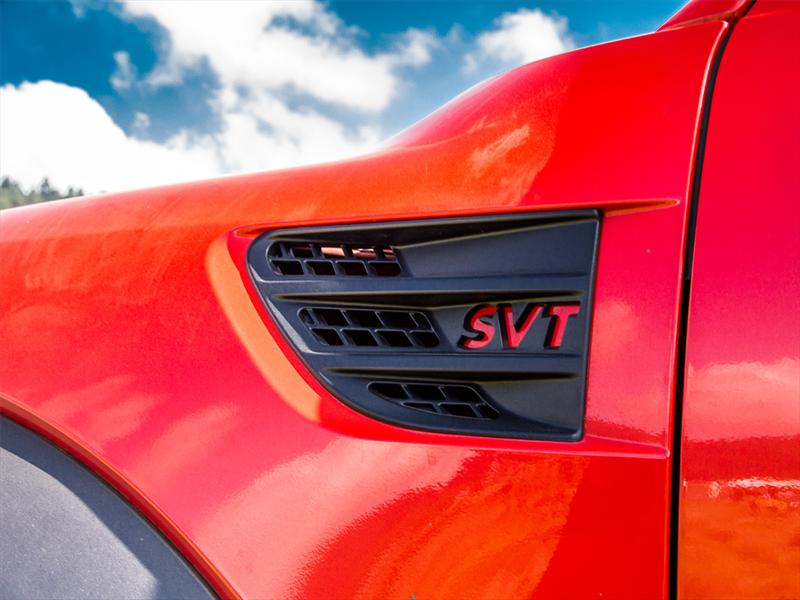 Ford F-150 SVT Raptor 2011
