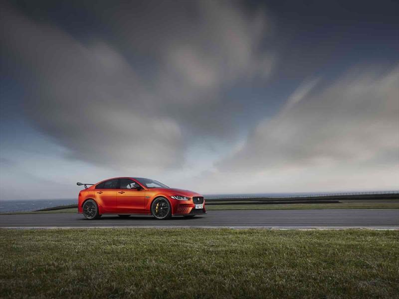 Jaguar XE SV Project 8