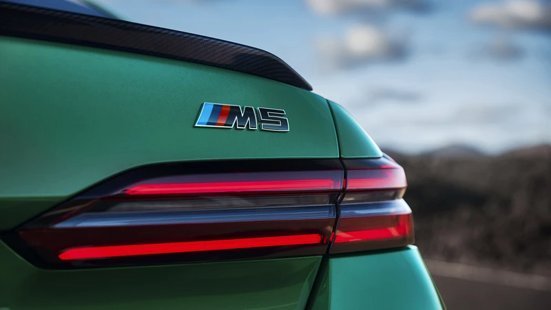 BMW M5 2025 (G90)