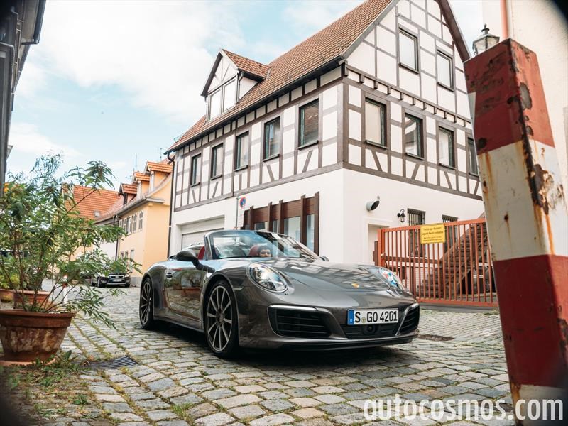 Porsche 911 Carrera 4 Cabriolet 2017