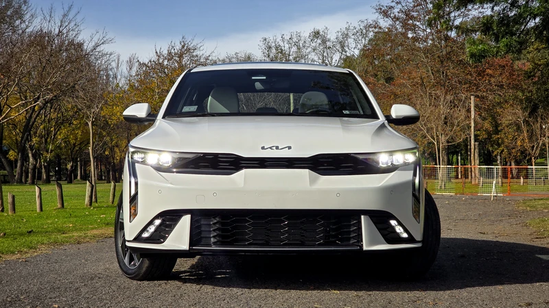 Test Drive Kia K3 Sedán