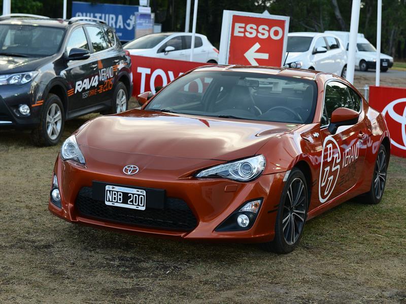 Clínica Toyota de manejo en los médanos