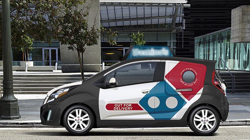 Chevrolet Spark vestido de Domino’s Pizza