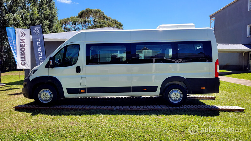 Peugeot Boxer y Citroën Jumper Minibus 17+1 lanzam