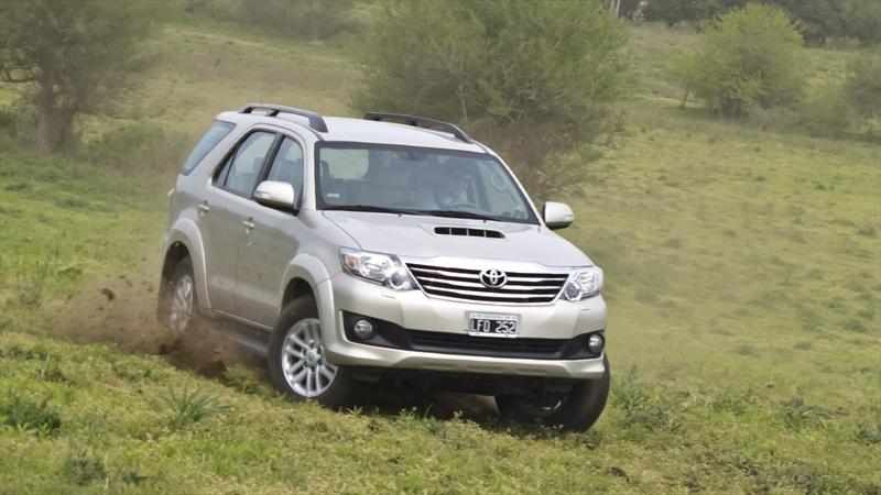 Toyota Hilux SW4 a prueba