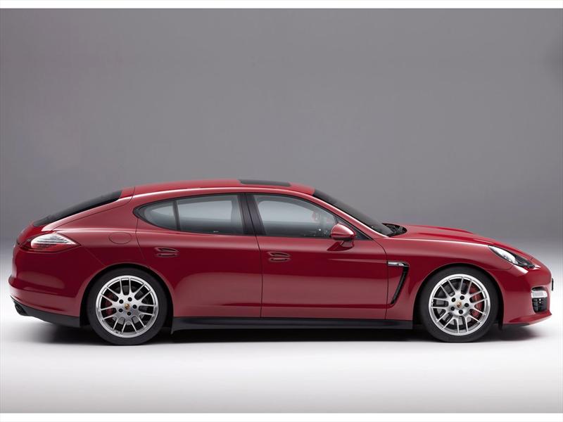 Porsche Panamera GTS 2012