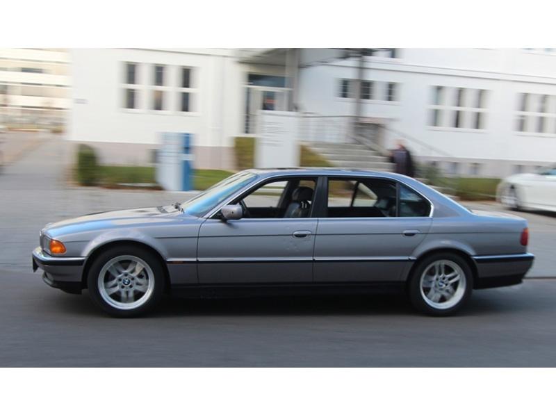 Top 10: BMW 750iL de James Bond