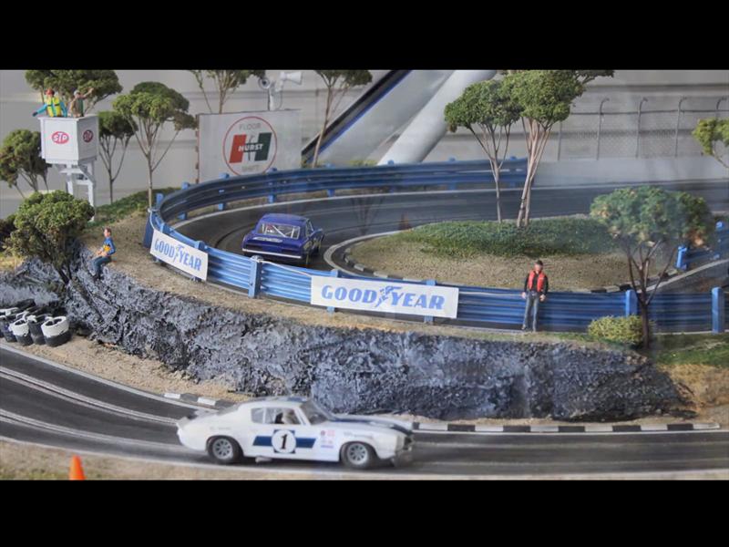 Cheverolet Camaro como pista de slot