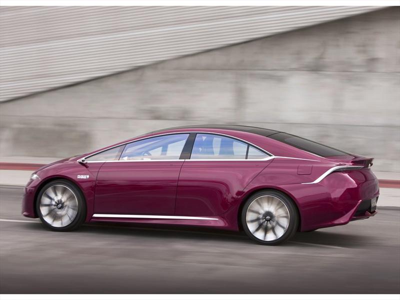 Toyota NS4 Advanced Plug-in Hybrid Concept