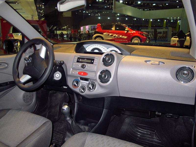 Toyota Etios en el Salón de BA 2013