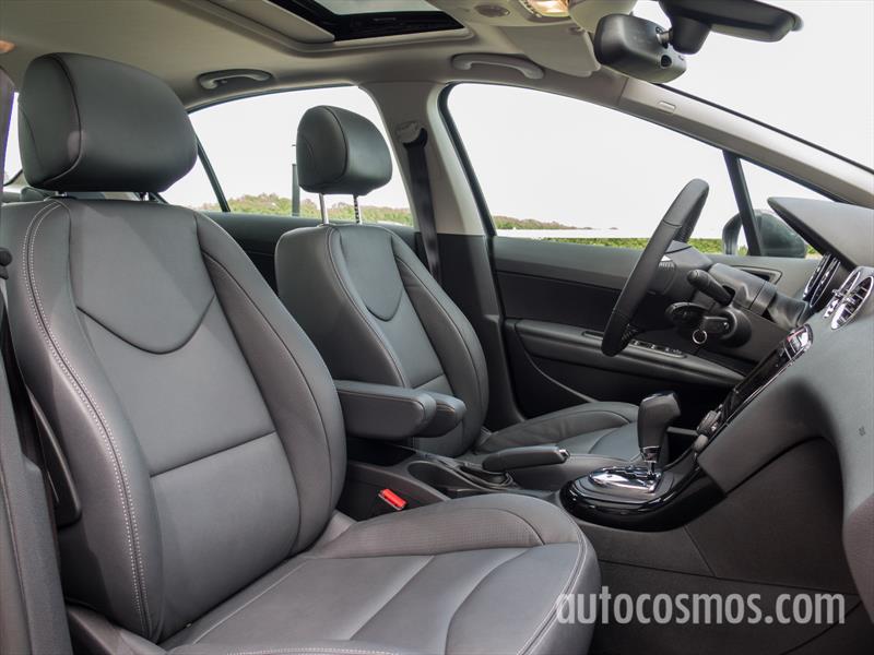 Peugeot 408 THP a prueba