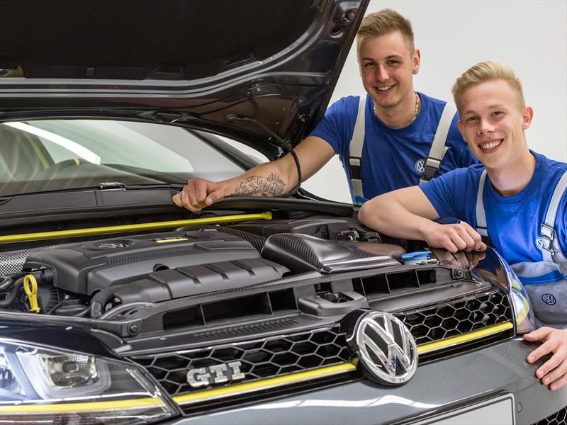 Volkswagen GTI Dark Shine