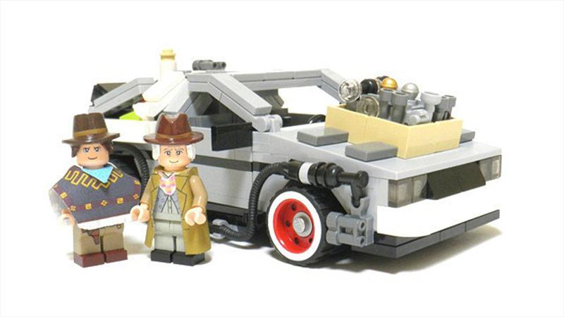 DeLorean de Volver al Futuro hecho en Lego