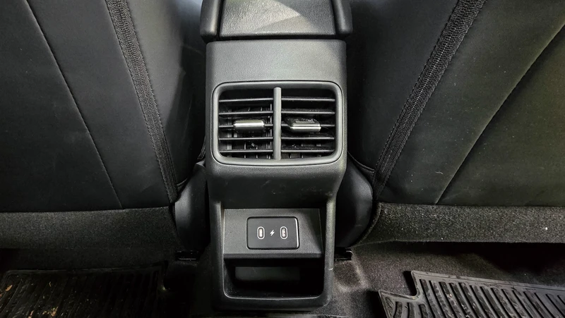 Test Drive Kia K3 Sedán