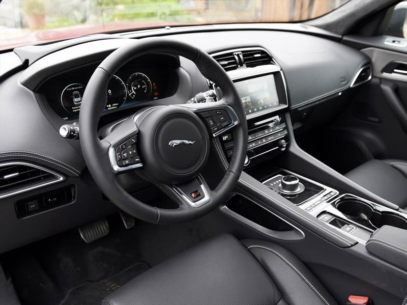 Jaguar F-Pace 2016