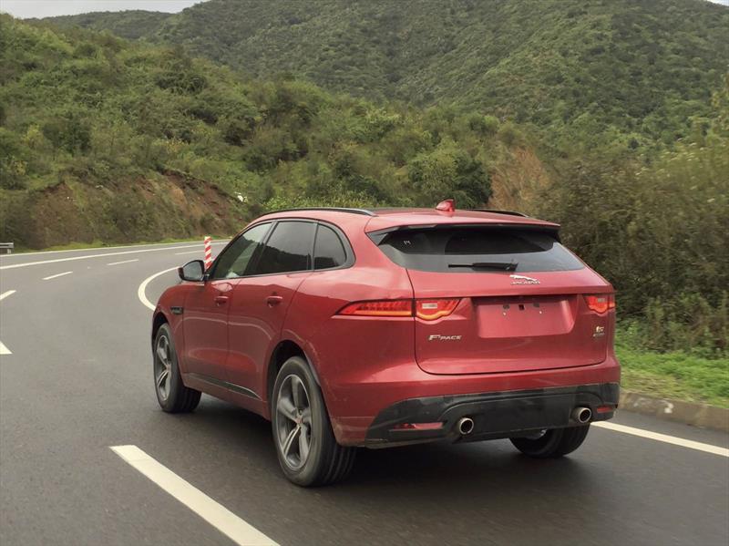 Jaguar F-Pace 2016