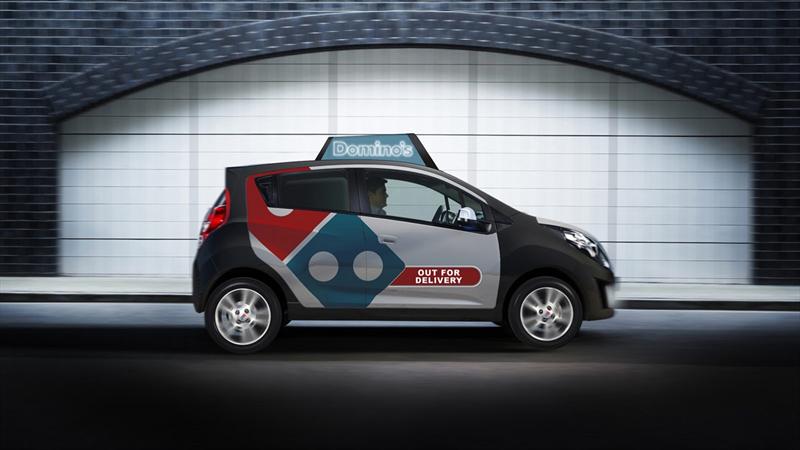 Chevrolet Spark vestido de Domino’s Pizza