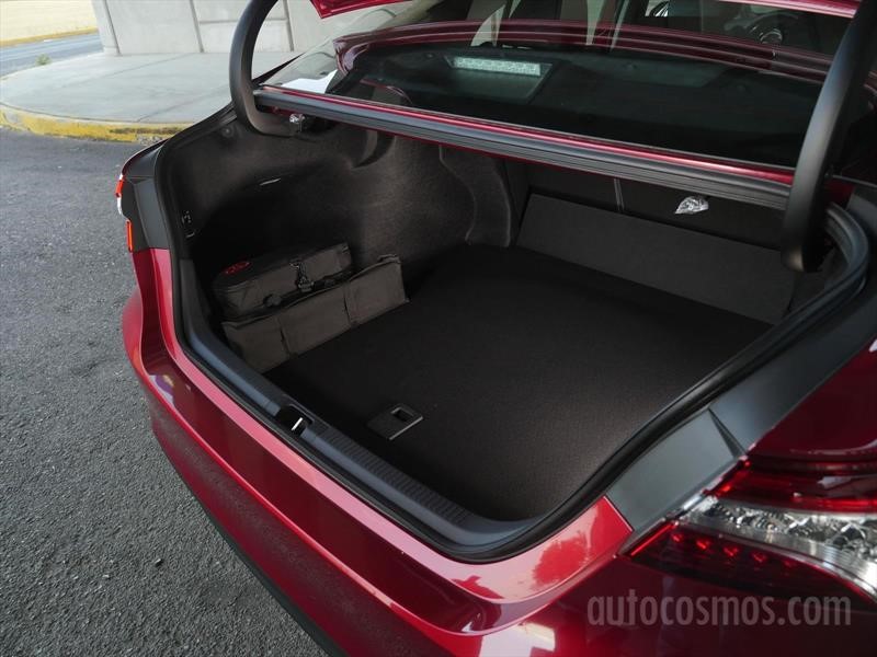 Toyota Camry Híbrido 2019